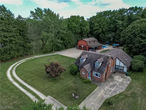 2424 E Turkeyfoot Lake Rd, Akron, OH 44312