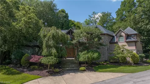 4820 Valley Pkwy, Fairview Park, OH 44126