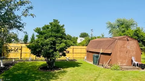 1353 E 289th St, Wickliffe, OH 44092 photo 8