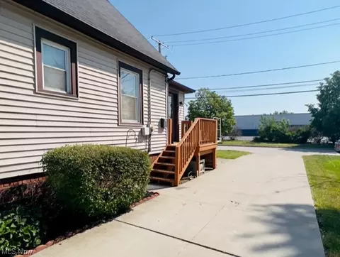 1353 E 289th St, Wickliffe, OH 44092 photo 2