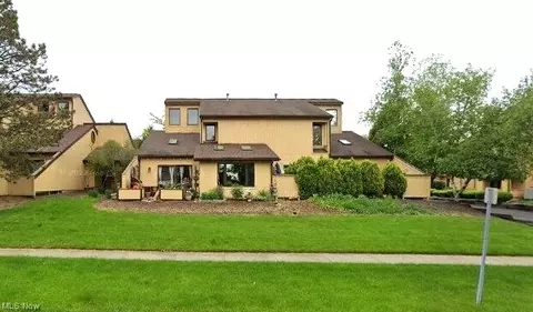 1414 Loop Rd, Kent, OH 44240