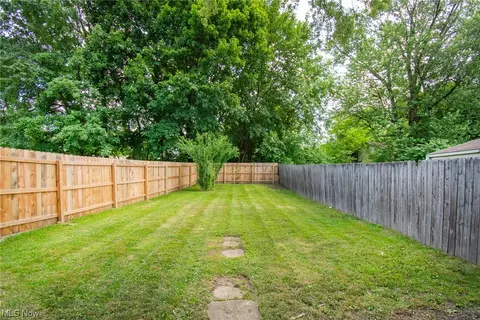 396 Elm St, Struthers, OH 44471 photo 24