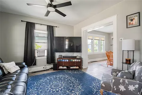 396 Elm St, Struthers, OH 44471 photo 5
