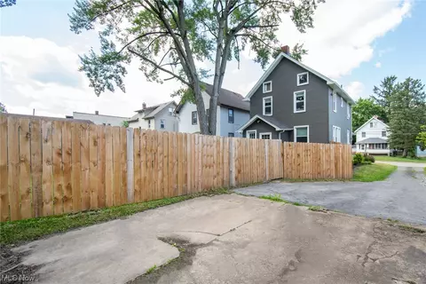 396 Elm St, Struthers, OH 44471 photo 22