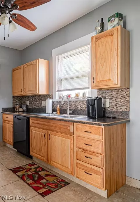 396 Elm St, Struthers, OH 44471 photo 10