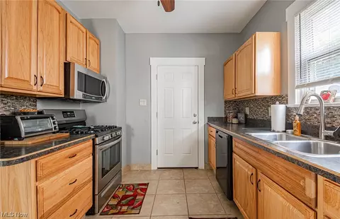 396 Elm St, Struthers, OH 44471 photo 11