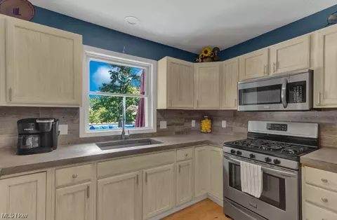 32 Comanche Trl, Malvern, OH 44644 photo 11