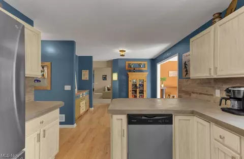 32 Comanche Trl, Malvern, OH 44644 photo 13