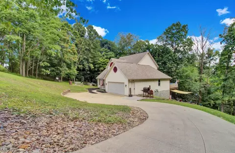 32 Comanche Trl, Malvern, OH 44644 photo 2