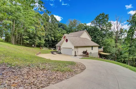 32 Comanche Trl, Malvern, OH 44644 photo 2