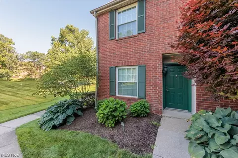240 Fox Holw #200, Mayfield Heights, OH 44124