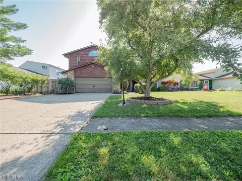 137 Potomac Dr, Elyria, OH 44035