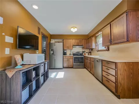 137 Potomac Dr, Elyria, OH 44035 photo 16