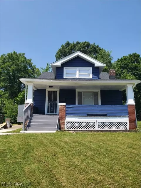 13719 North Dr, Garfield Heights, OH 44105