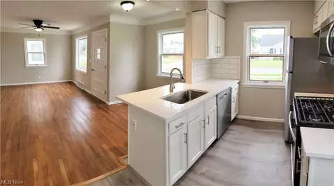 1008 Clearview Ave, Parma, OH 44134 photo 3