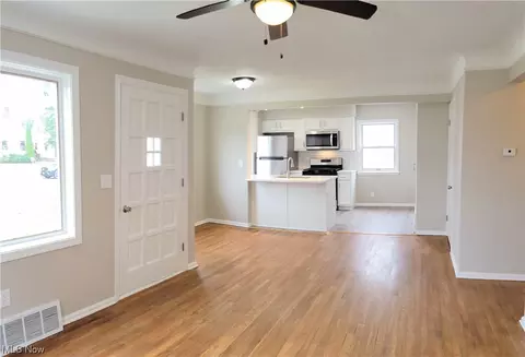 1008 Clearview Ave, Parma, OH 44134 photo 5