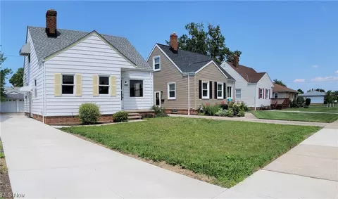 1008 Clearview Ave, Parma, OH 44134 photo 1