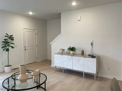311 Pheasant Run, Elyria, OH 44035 photo 3