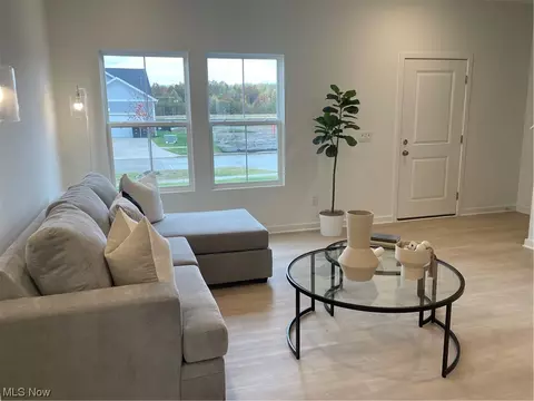 311 Pheasant Run, Elyria, OH 44035 photo 4