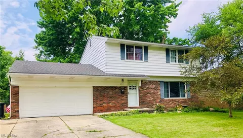 374 Windsor Dr, Elyria, OH 44035 photo 1