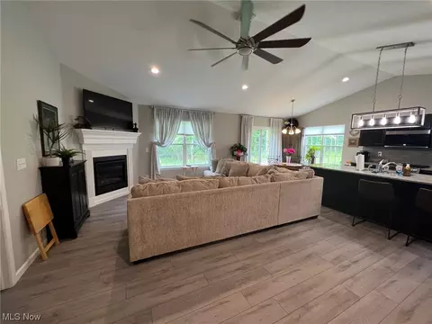 6833 Florence Ave, Ashtabula, OH 44004 photo 4