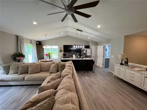 6833 Florence Ave, Ashtabula, OH 44004 photo 3