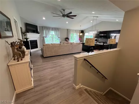 6833 Florence Ave, Ashtabula, OH 44004 photo 2