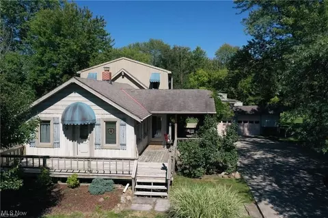 6423 Lewis Rd, Olmsted Twp, OH 44138