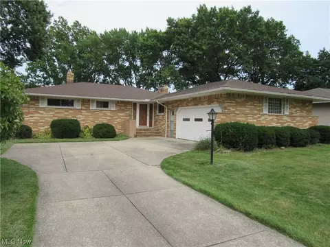 5691 Rangeview Dr, Seven Hills, OH 44131 photo 1
