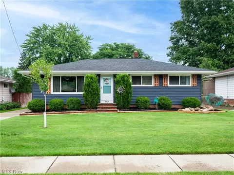 7707 Robert St, Parma, OH 44134 photo 1