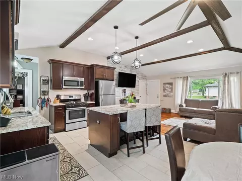 7707 Robert St, Parma, OH 44134 photo 7