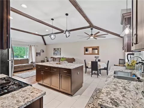 7707 Robert St, Parma, OH 44134 photo 3