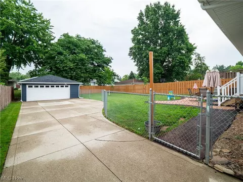 7707 Robert St, Parma, OH 44134 photo 30