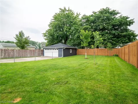 7707 Robert St, Parma, OH 44134 photo 31