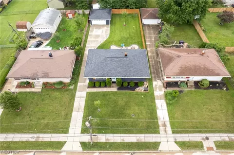 7707 Robert St, Parma, OH 44134 photo 32