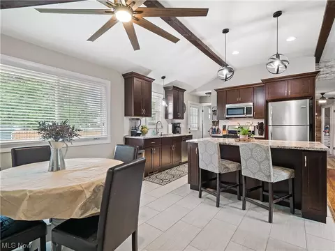 7707 Robert St, Parma, OH 44134 photo 8