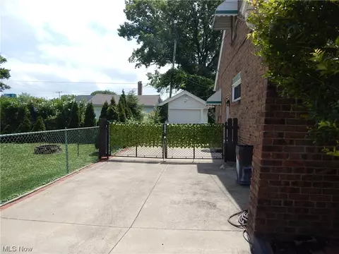 2113 Brookview Blvd, Parma, OH 44134 photo 28