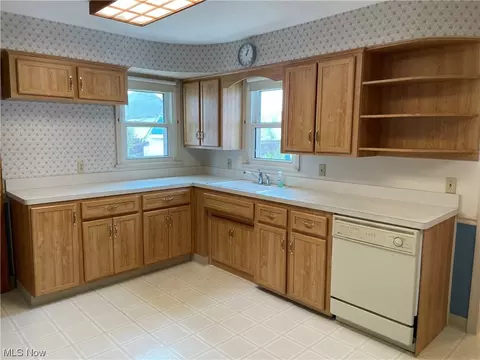 7413 Spring Garden Rd, Parma, OH 44129 photo 15