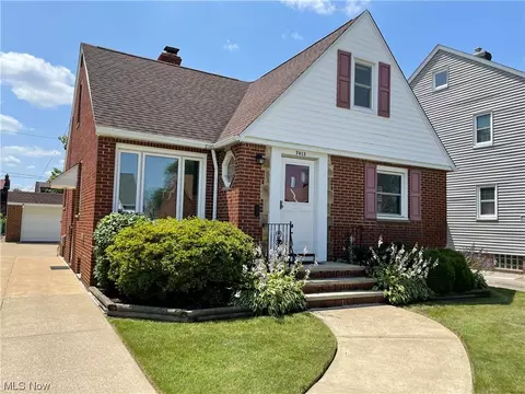 7413 Spring Garden Rd, Parma, OH 44129 photo 2