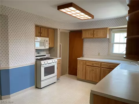 7413 Spring Garden Rd, Parma, OH 44129 photo 13