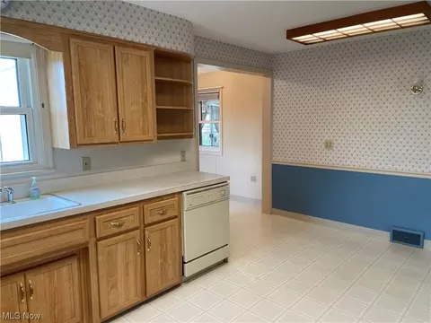 7413 Spring Garden Rd, Parma, OH 44129 photo 14