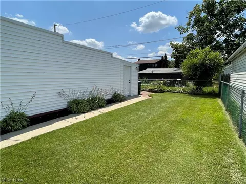 7413 Spring Garden Rd, Parma, OH 44129 photo 5