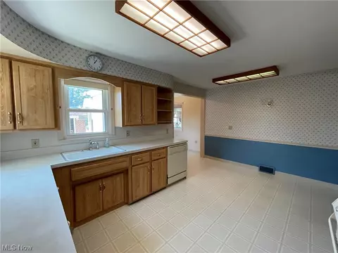 7413 Spring Garden Rd, Parma, OH 44129 photo 11