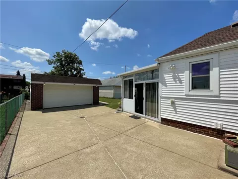 7413 Spring Garden Rd, Parma, OH 44129 photo 3