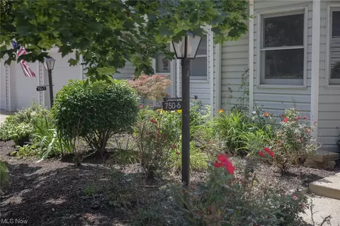 750 Hampton Cir #6, Aurora, OH 44202 photo 3