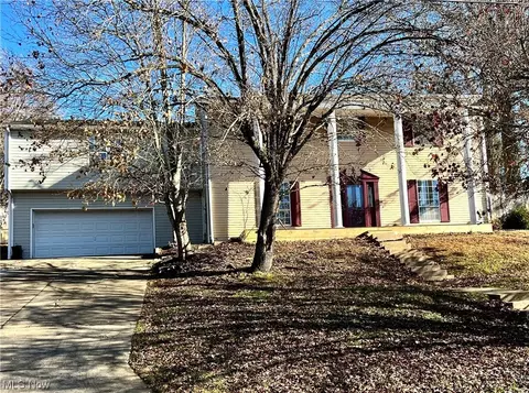 103 Canterbury Dr, Parkersburg, WV 26104