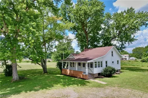35 S Church St, Sherrodsville, OH 44675