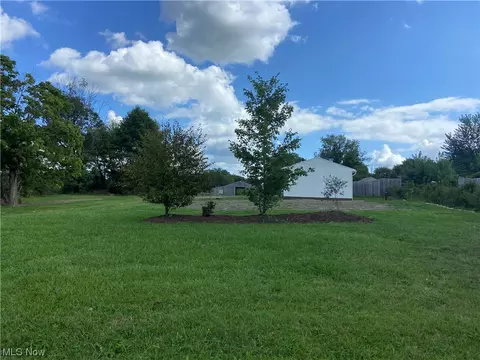 6717 S Salem Warren Rd, Canfield, OH 44406