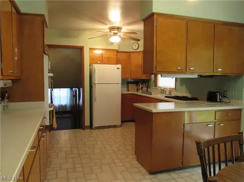 429 Crestview Dr, Ashtabula, OH 44004 photo 9
