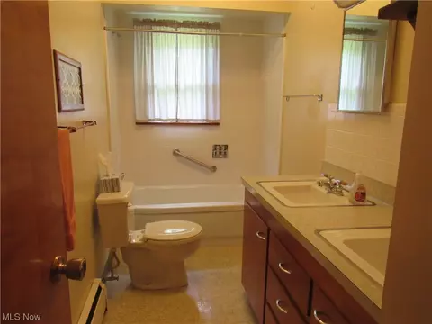 429 Crestview Dr, Ashtabula, OH 44004 photo 17